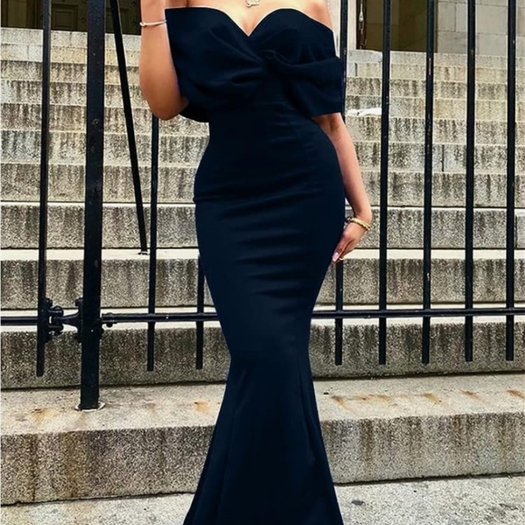 Fishtail semi formal dress - Picture 1 of 3